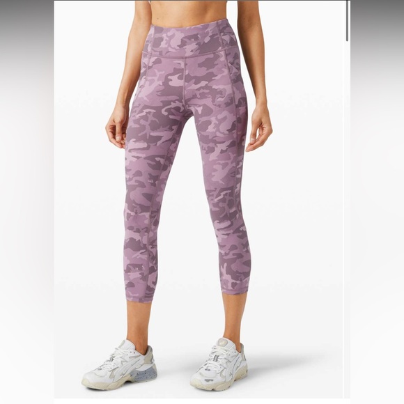 #102. Lululemon Time To Sweat Crop 23" - Picture 1 of 14